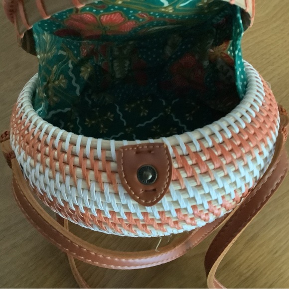 Bali Style Rattan Crossbody Purse - Picture 5 of 5